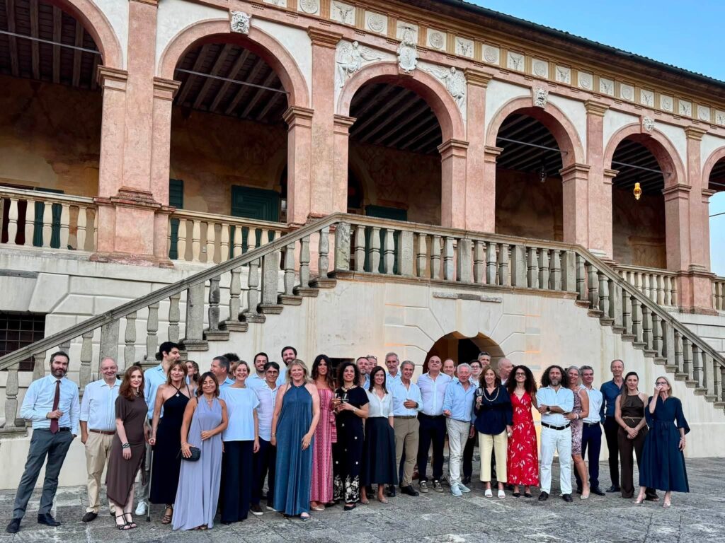 Conviviale estiva 2026: gli associati a Villa dei Vescovi